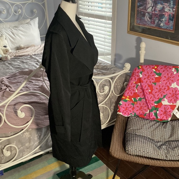 Black Coat, barely worn & elegant! Linda Allard Ellen Tracy, Petite 8, 100% wool - Picture 4 of 4